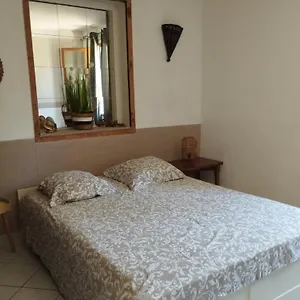 https://villa-embuscade.fr-provencehotel.com
