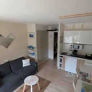 https://saint-cyr-sur-mer-la-madrague-les-agues-marines.fr-provencehotel.com